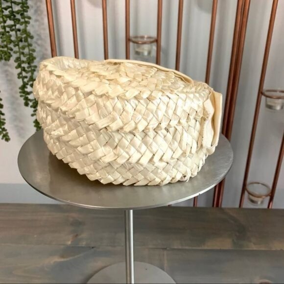 Vintage Cream Pillbox Hat with Ribbon Accent - Picture 5 of 8